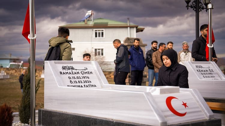 İliç Maden Şehitlerimizi Kabri Başında Dualarla Andık