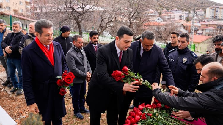 İliç Maden Şehitlerimizi Kabri Başında Dualarla Andık