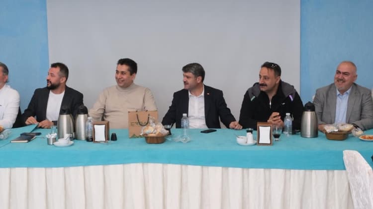 İstanbul’da ikamet eden Refahiyeli genç kardeşlerimizle bir araya gelerek gönül sohbeti gerçekleştirdik.