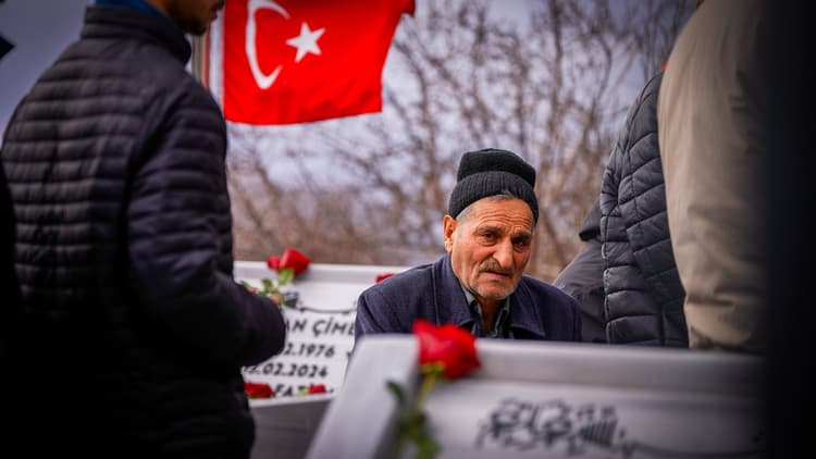 İliç Maden Şehitlerimizi Kabri Başında Dualarla Andık