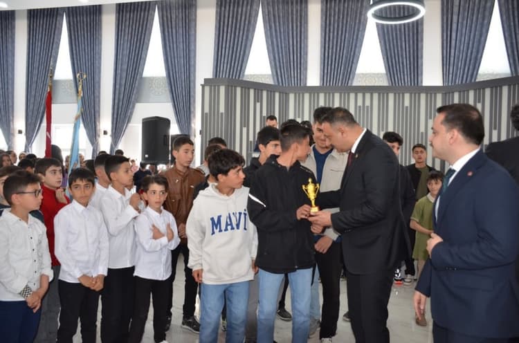 Millet iradesinin tecelli ettiği, bağımsızlığımızın simgesi 23 Nisan’ı büyük bir gururla kutluyoruz.