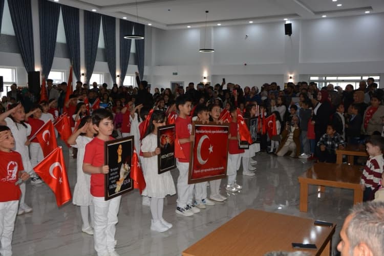 Millet iradesinin tecelli ettiği, bağımsızlığımızın simgesi 23 Nisan’ı büyük bir gururla kutluyoruz.