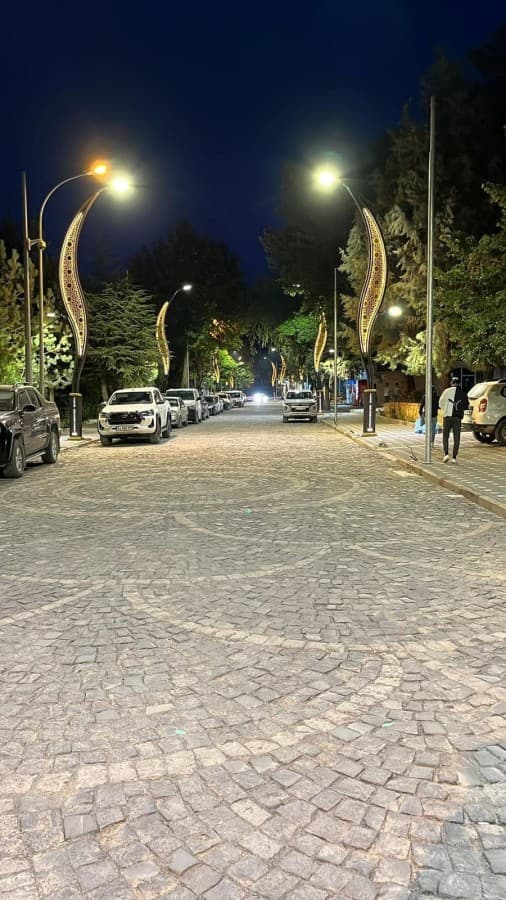 HÜKÜMET CADDESİ YENİ YÜZÜYLE GÖZ KAMAŞTIRIYOR