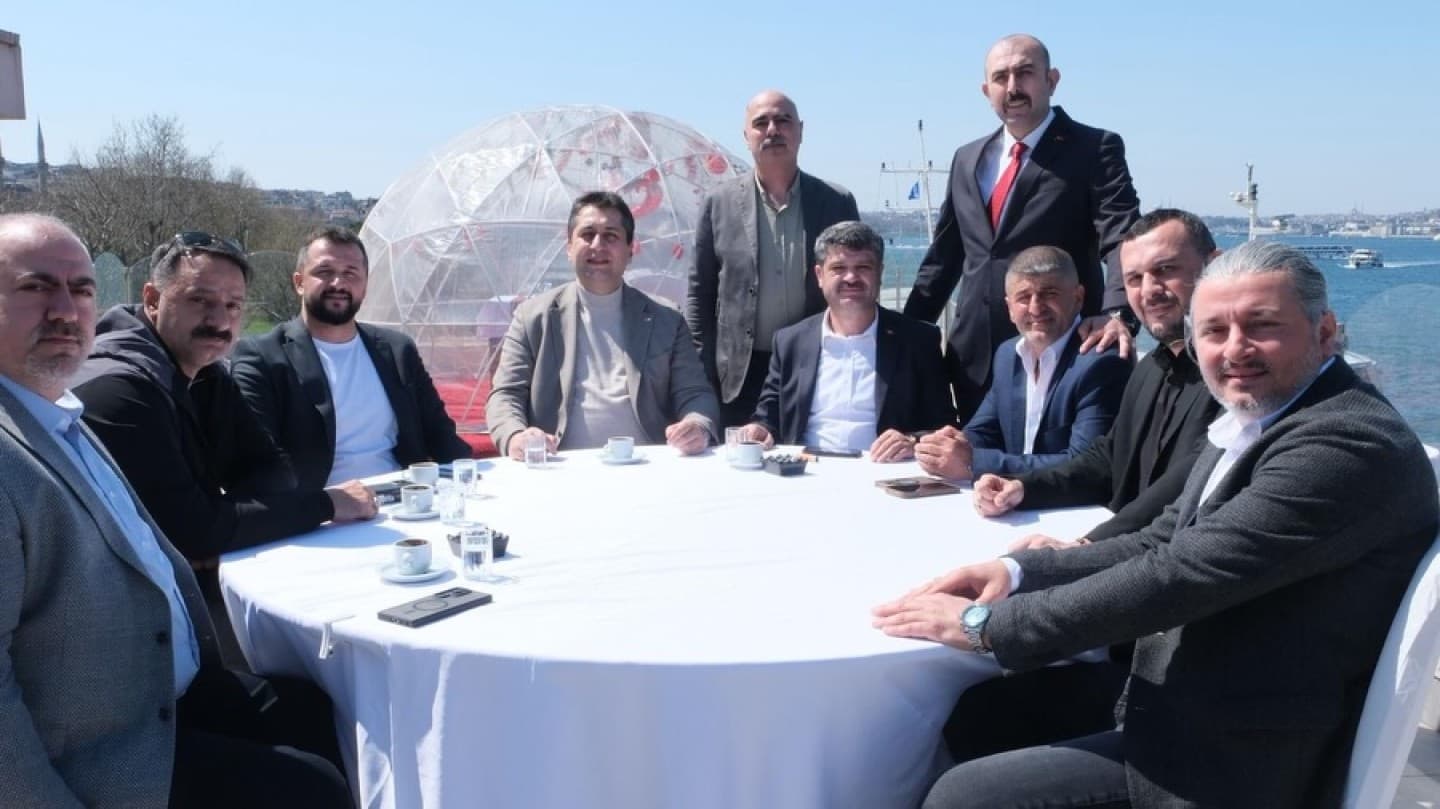 İstanbul’da ikamet eden Refahiyeli genç kardeşlerimizle bir araya gelerek gönül sohbeti gerçekleştirdik.