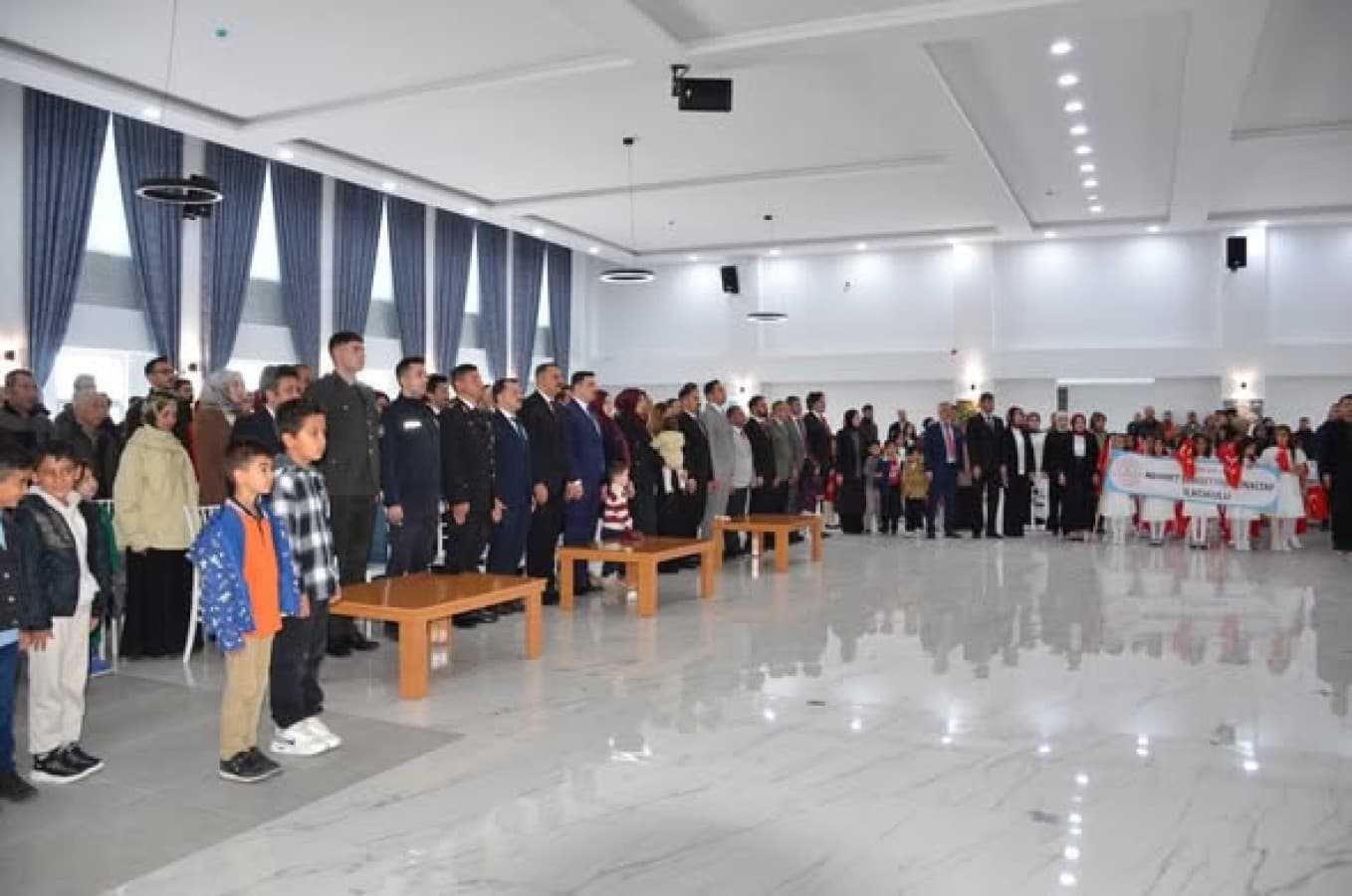 Millet iradesinin tecelli ettiği, bağımsızlığımızın simgesi 23 Nisan’ı büyük bir gururla kutluyoruz.